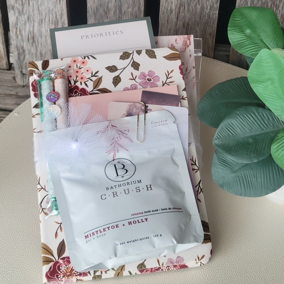 journals, notebooks, writing tools & cards - Picture 4 of 5